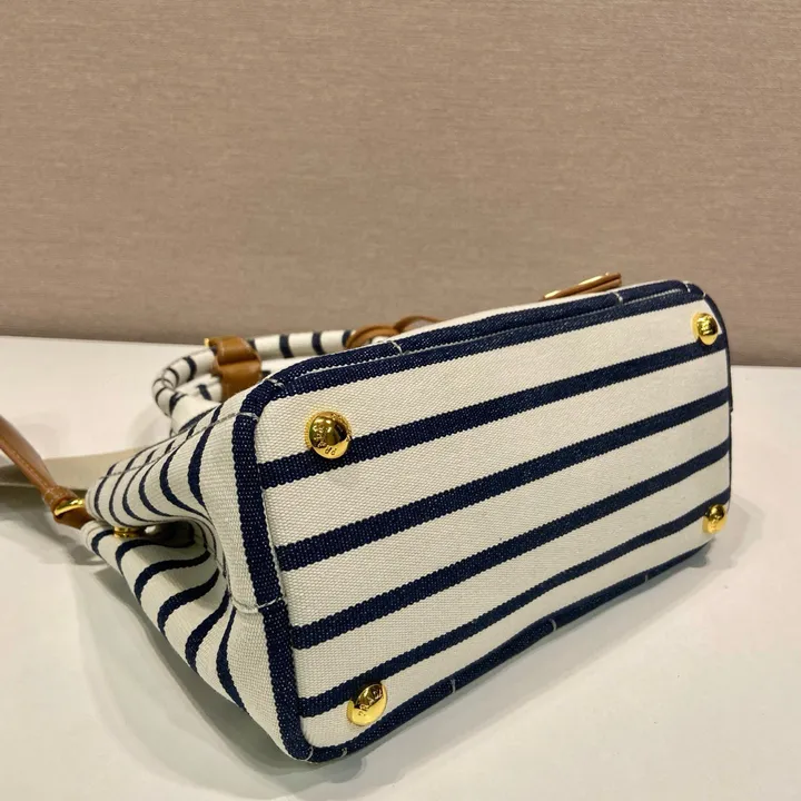 スーパーコピー プラダ キーホルダー