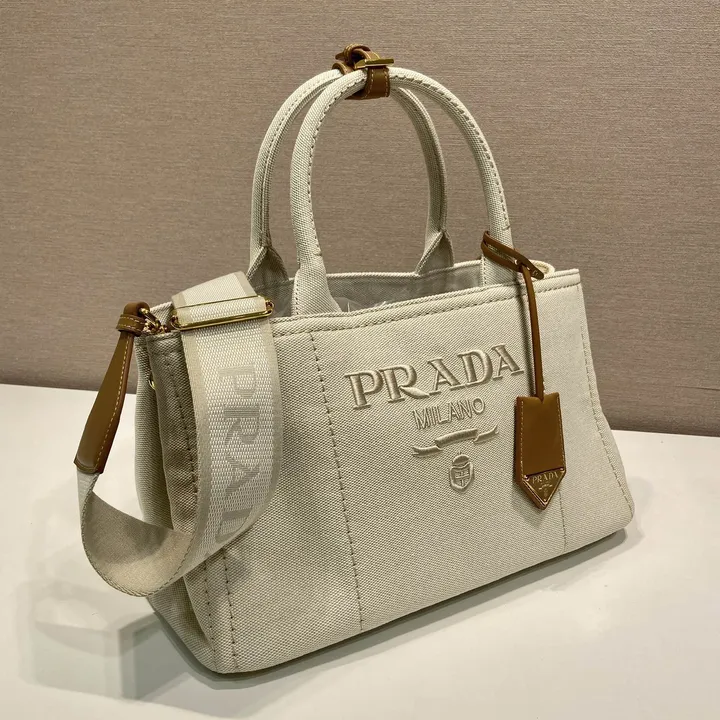 スーパーコピー プラダ キーホルダー