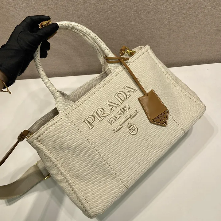 スーパーコピー プラダ キーホルダー