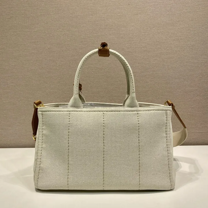 スーパーコピー プラダ キーホルダー