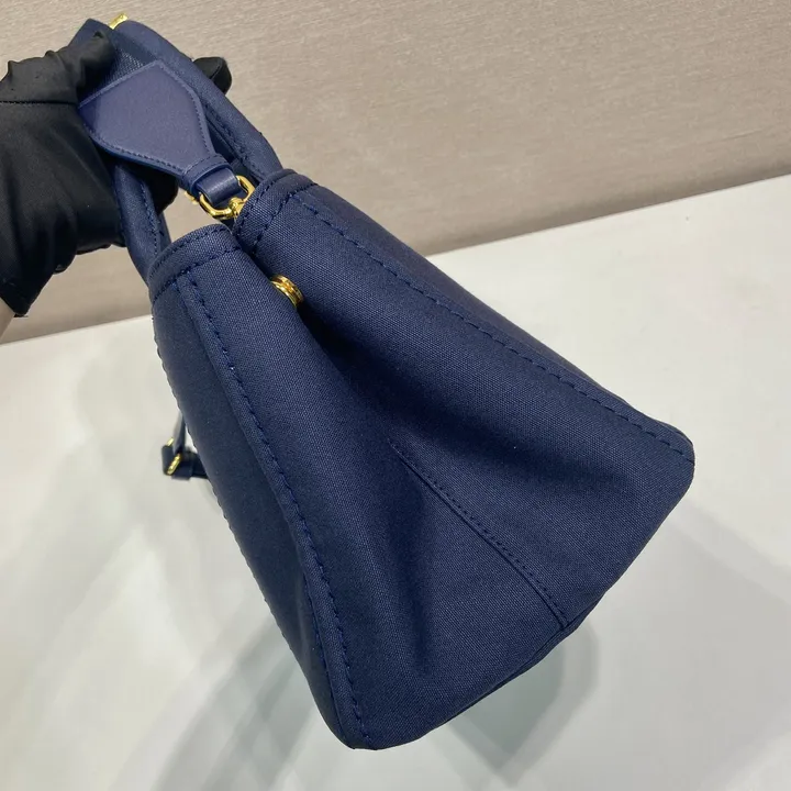 スーパーコピー プラダ キーホルダー