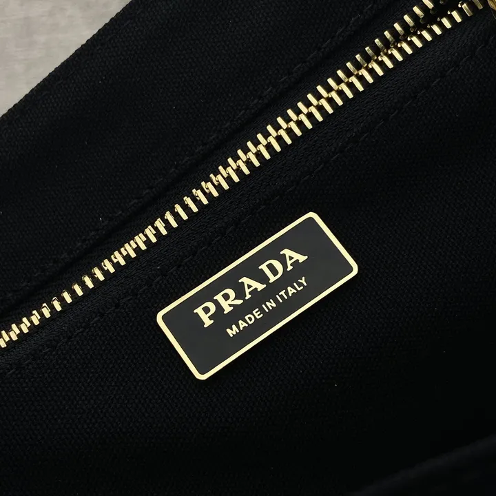 スーパーコピー プラダ キーホルダー