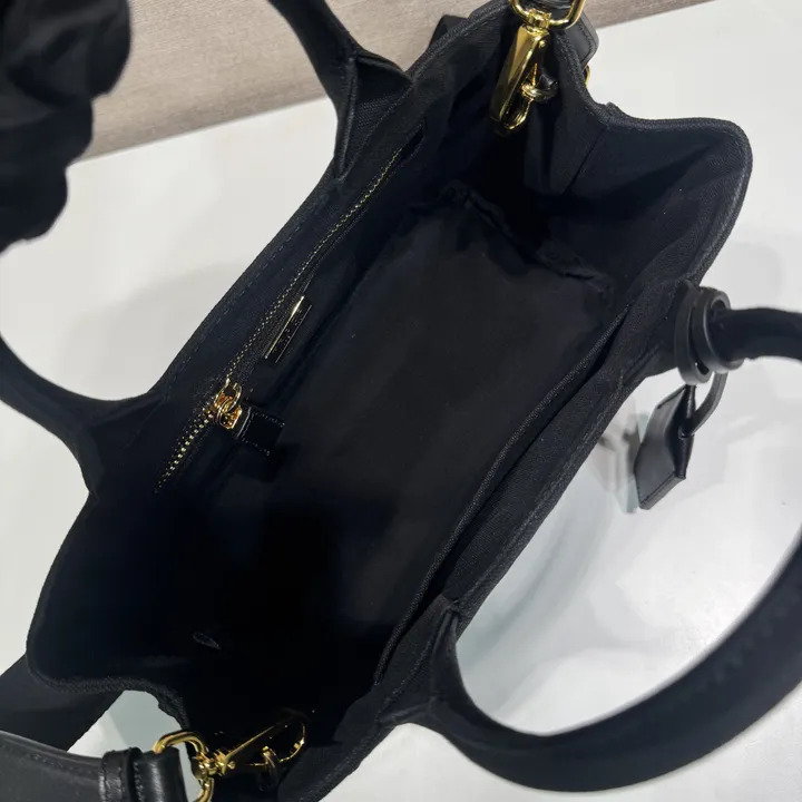 スーパーコピー プラダ キーホルダー