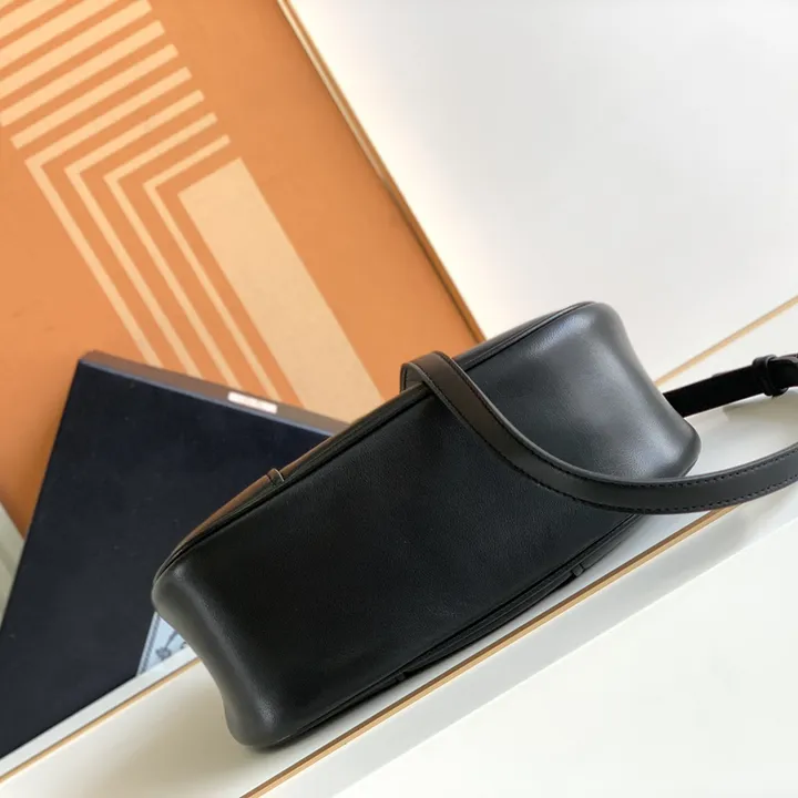 スーパーコピー プラダ キーホルダー