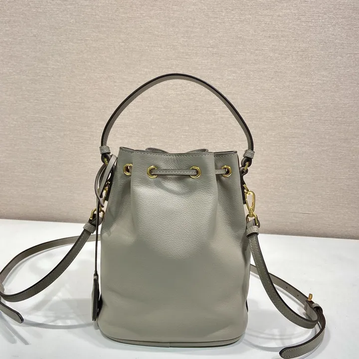 スーパーコピー プラダ キーホルダー