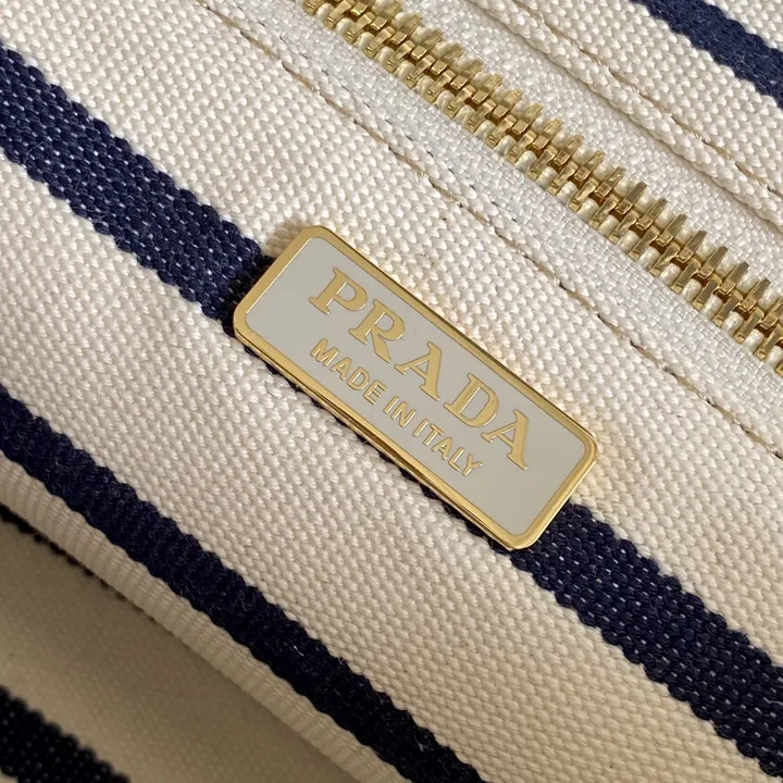 スーパーコピー バレンシアガ キーホルダー