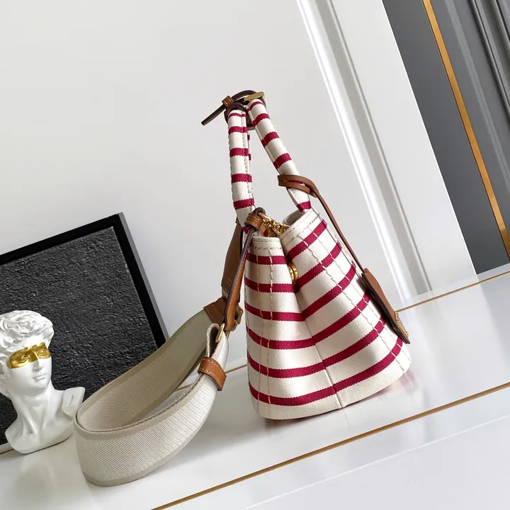 スーパーコピー バレンシアガ キーホルダー