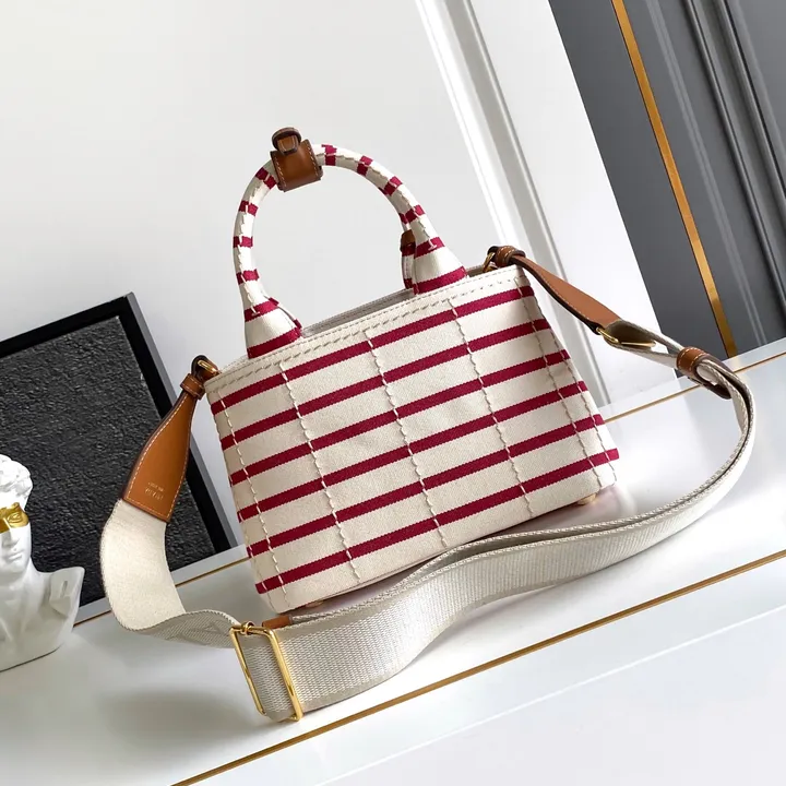 スーパーコピー バレンシアガ キーホルダー