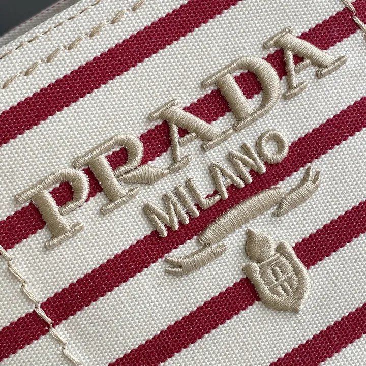 スーパーコピー バレンシアガ キーホルダー