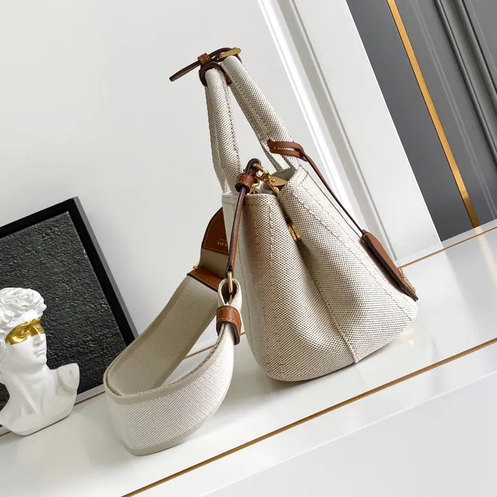 スーパーコピー バレンシアガ キーホルダー