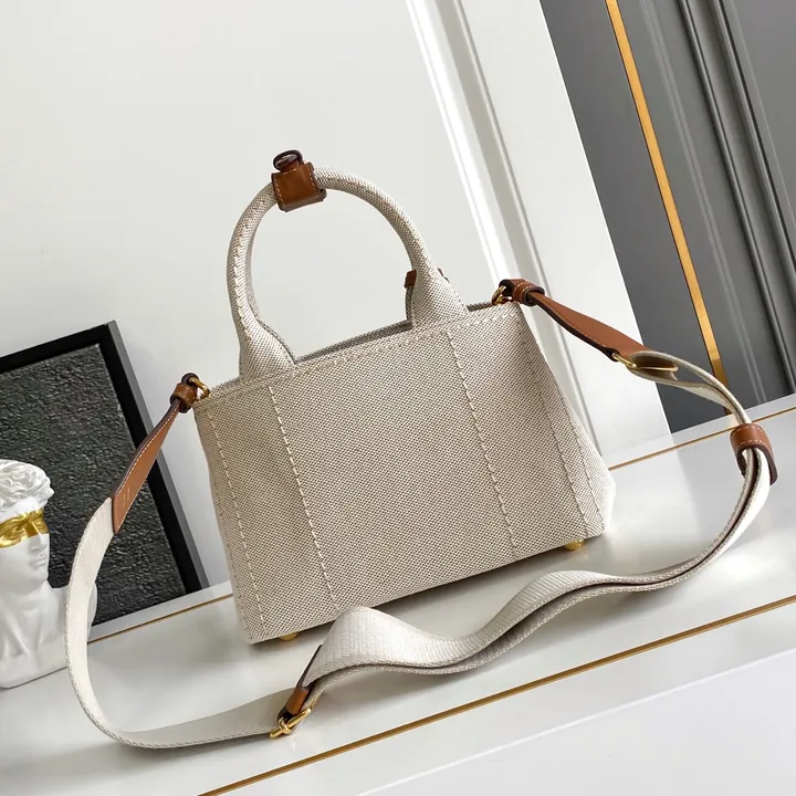 スーパーコピー バレンシアガ キーホルダー