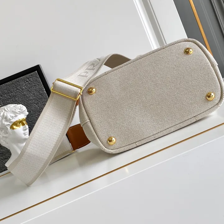 スーパーコピー バレンシアガ キーホルダー