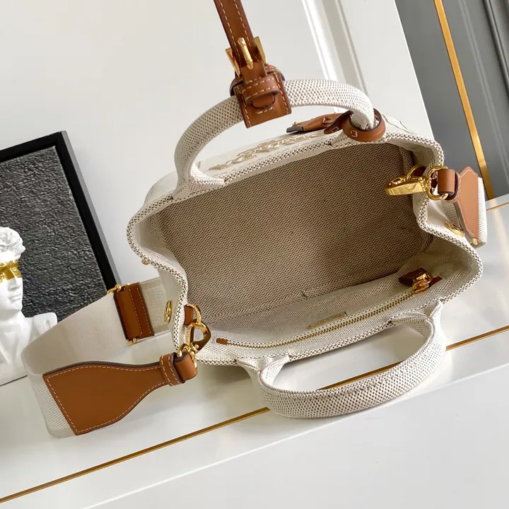 スーパーコピー バレンシアガ キーホルダー