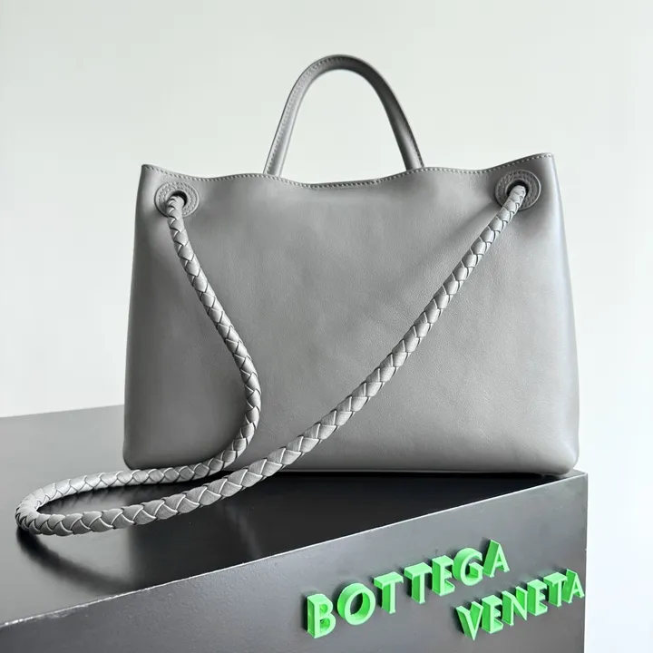 スーパーコピー ボッテガ ヴェネタ キーホルダー