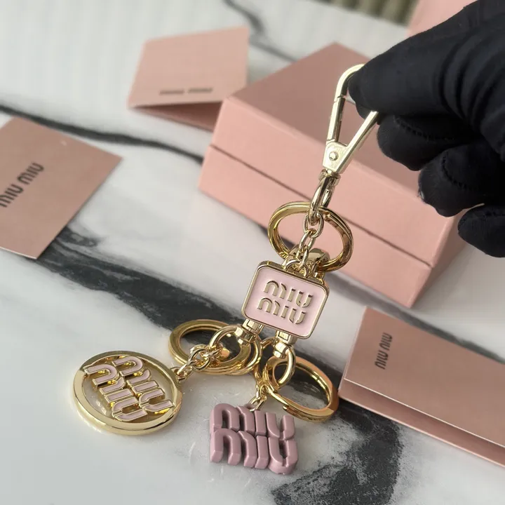 スーパーコピー ミュウミュウ キーホルダー