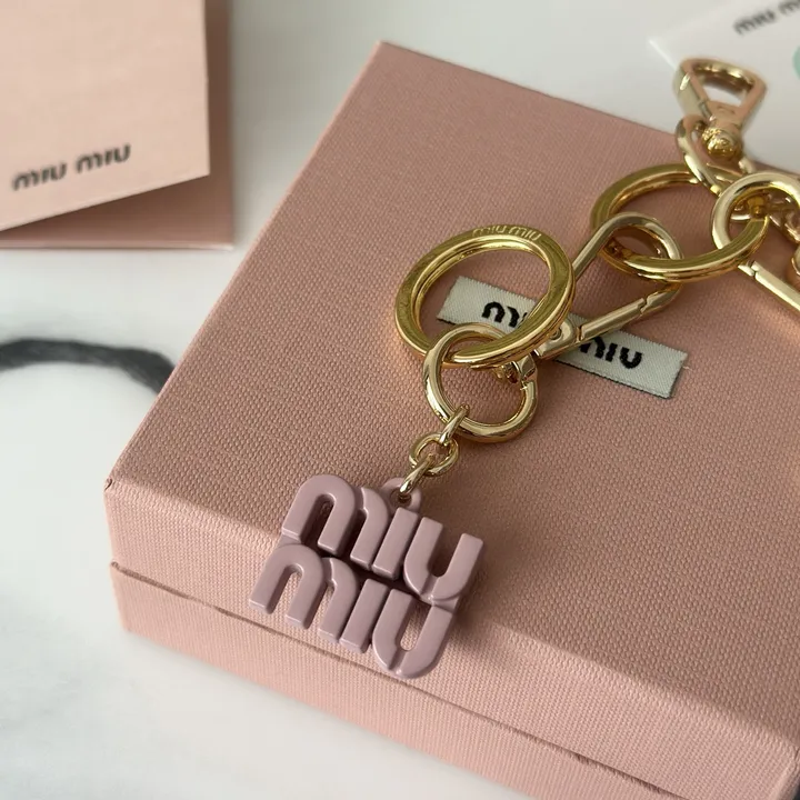 スーパーコピー ミュウミュウ キーホルダー