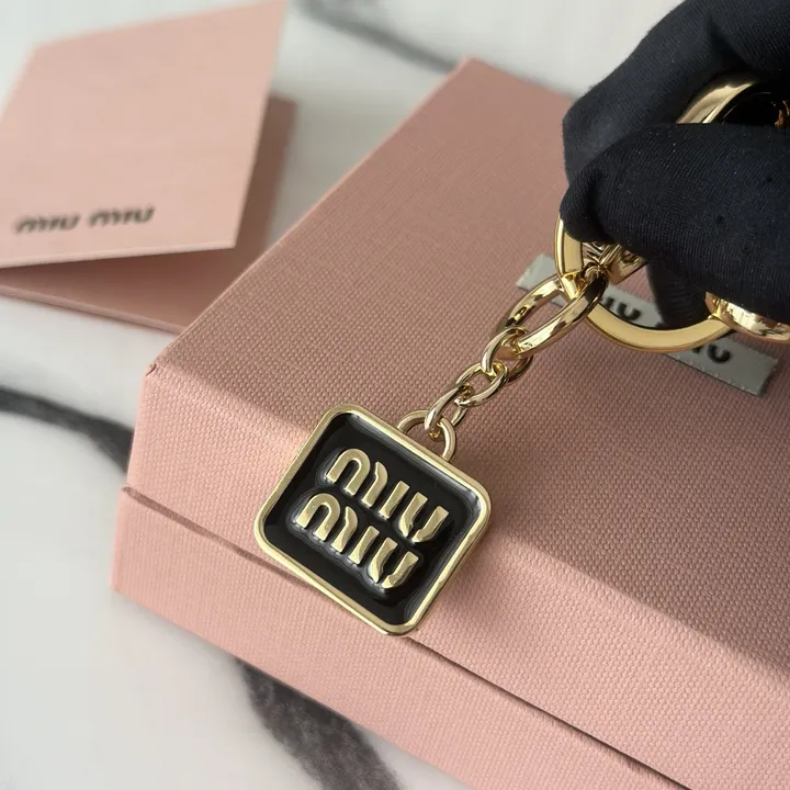 スーパーコピー ミュウミュウ キーホルダー