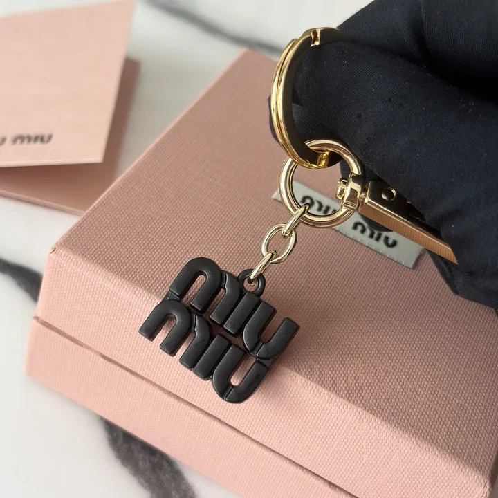 スーパーコピー ミュウミュウ キーホルダー