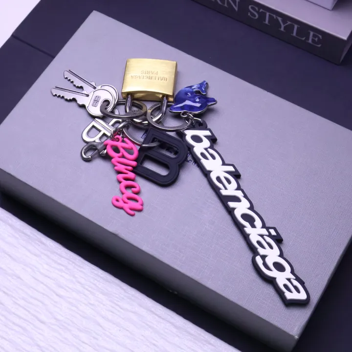 スーパーコピー バレンシアガ キーホルダー