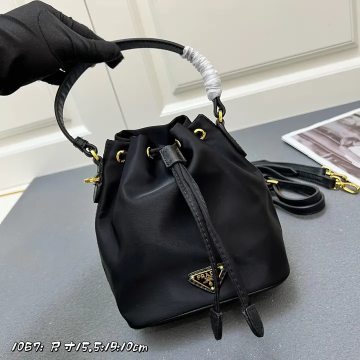 スーパーコピー バレンシアガ キーホルダー