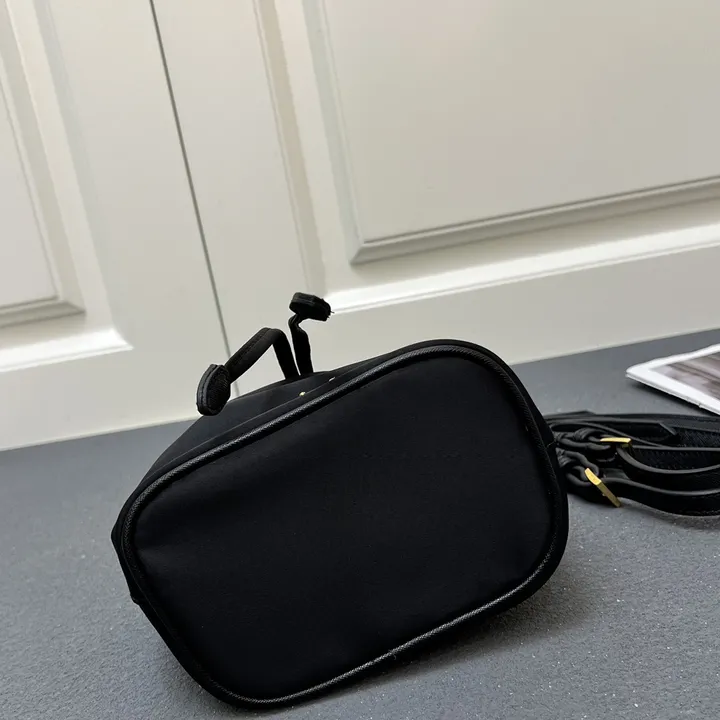 スーパーコピー バレンシアガ キーホルダー