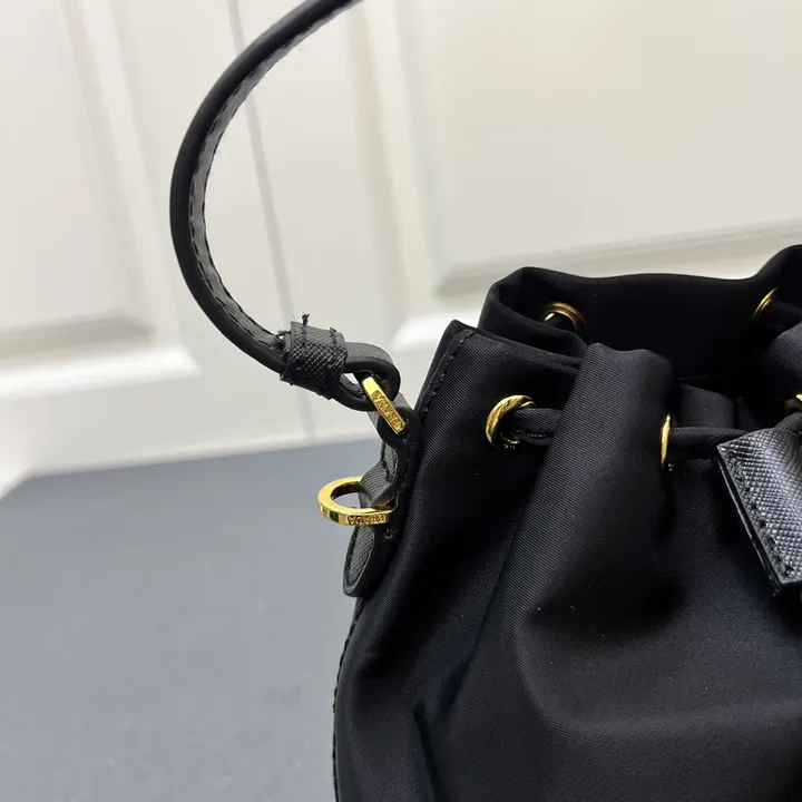 スーパーコピー バレンシアガ キーホルダー