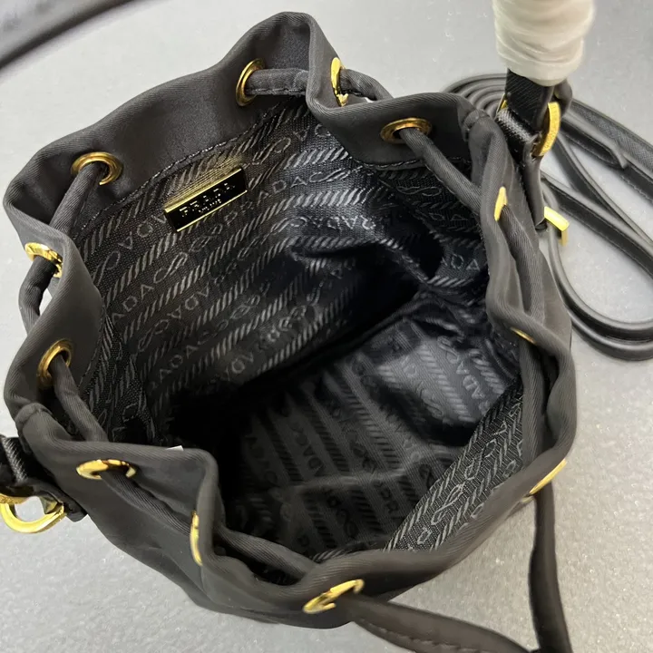 スーパーコピー バレンシアガ キーホルダー