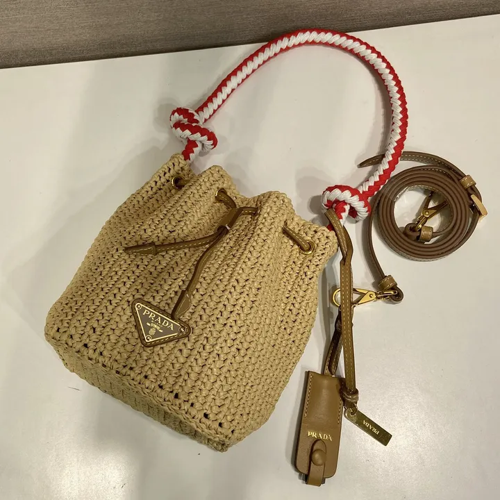 スーパーコピー プラダ キーホルダー