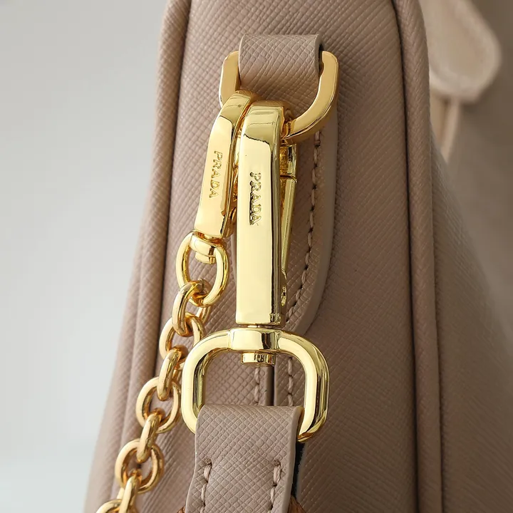 スーパーコピー プラダ キーホルダー