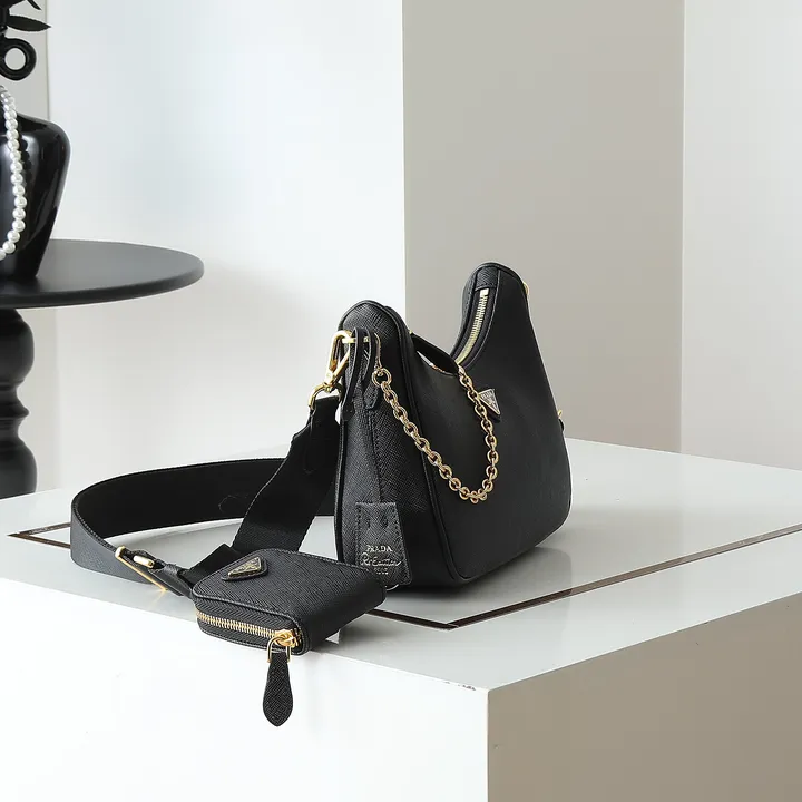 スーパーコピー プラダ キーホルダー