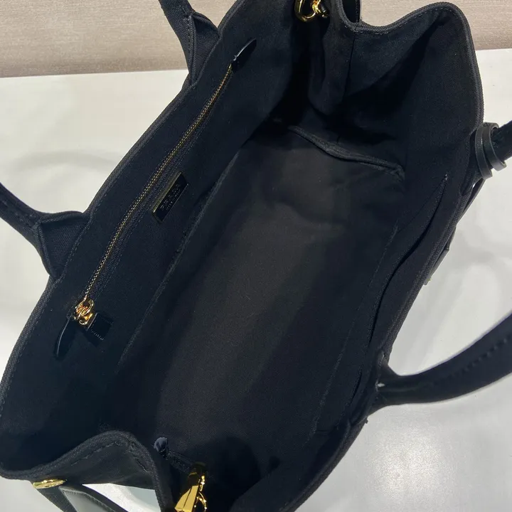 スーパーコピー プラダ キーホルダー