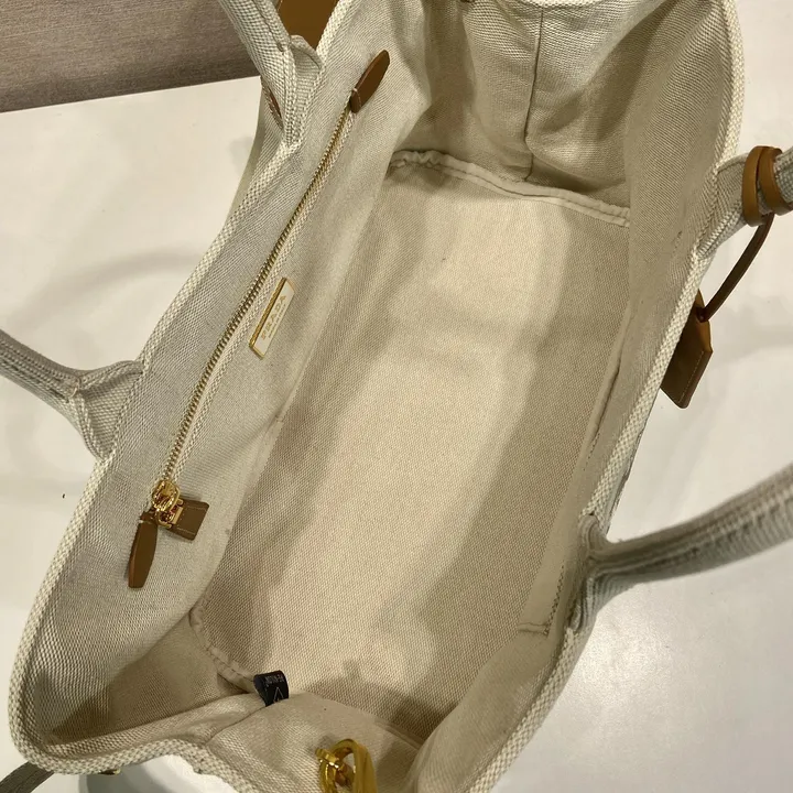 スーパーコピー プラダ キーホルダー