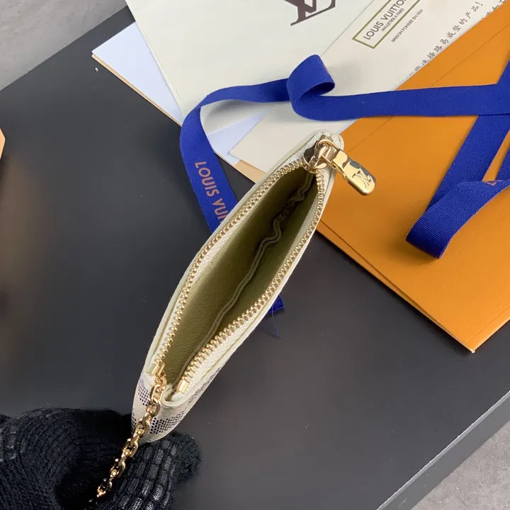 スーパーコピー ルイヴィトン キーホルダー