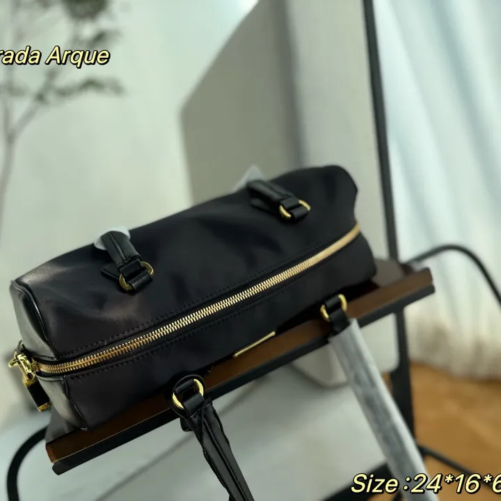 スーパーコピー プラダ キーホルダー