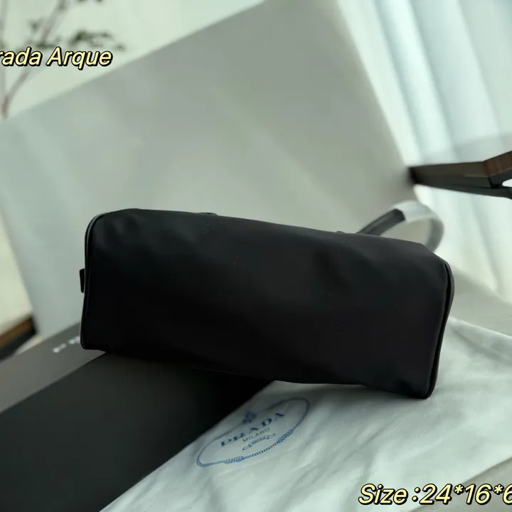 スーパーコピー プラダ キーホルダー