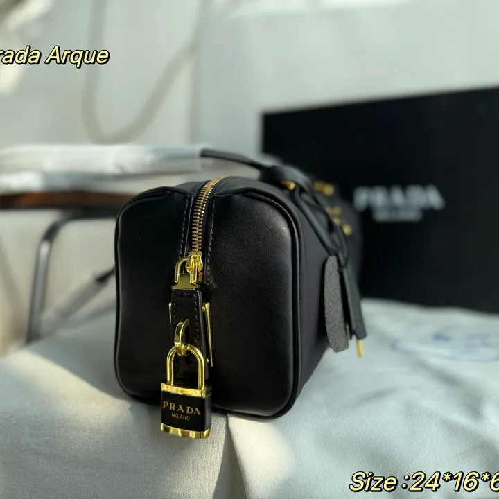 スーパーコピー プラダ キーホルダー