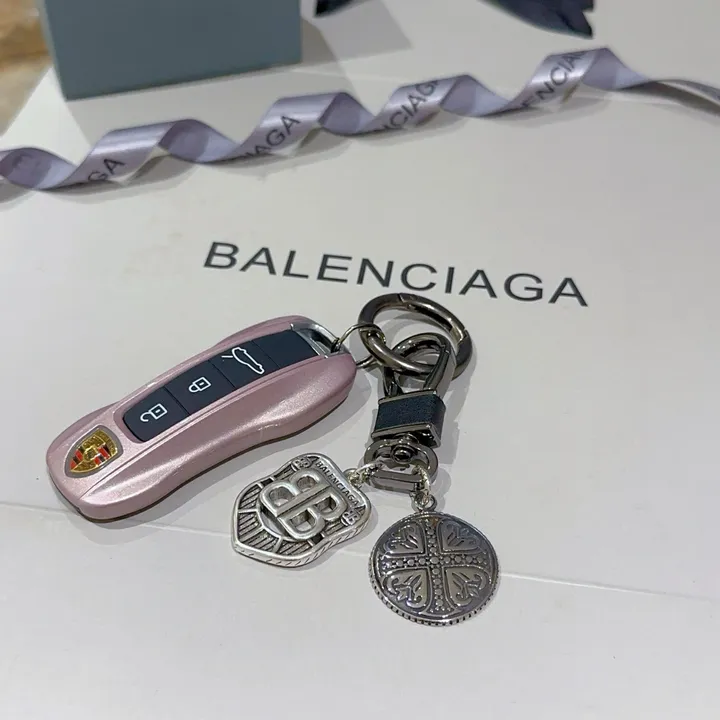 スーパーコピー バレンシアガ キーホルダー