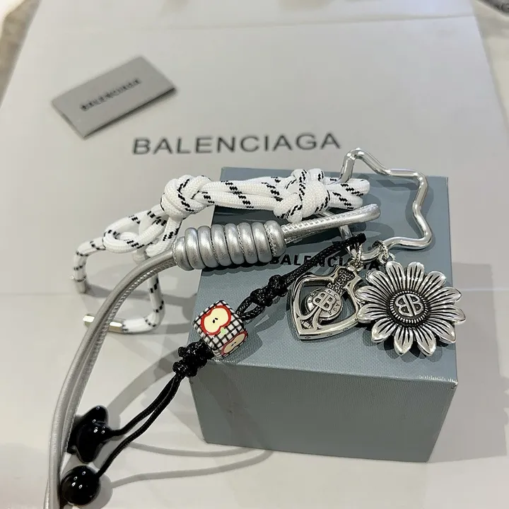 スーパーコピー バレンシアガ キーホルダー
