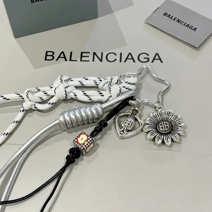 スーパーコピー バレンシアガ キーホルダー