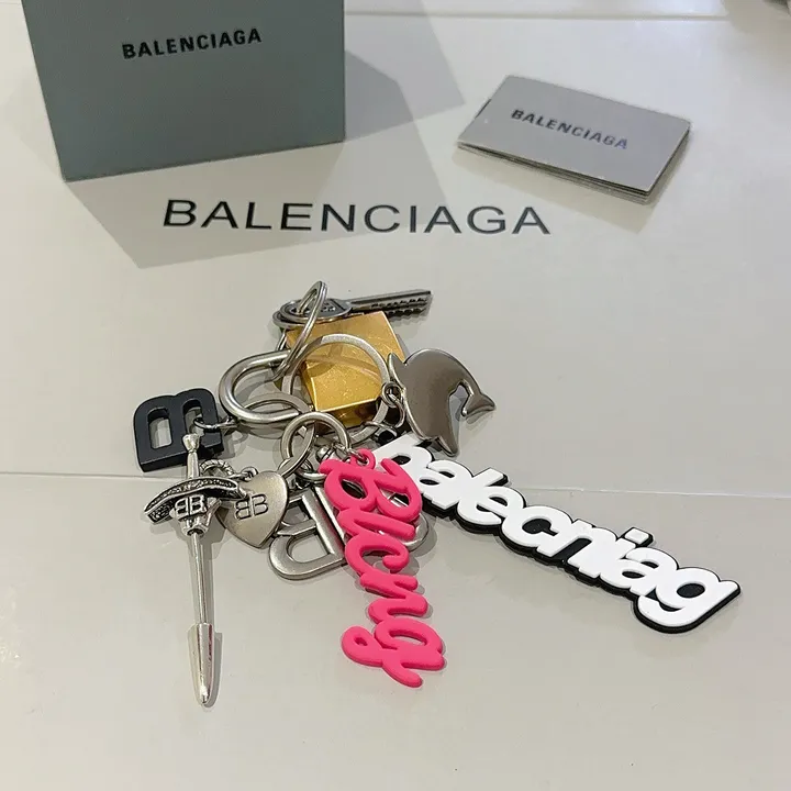スーパーコピー バレンシアガ キーホルダー