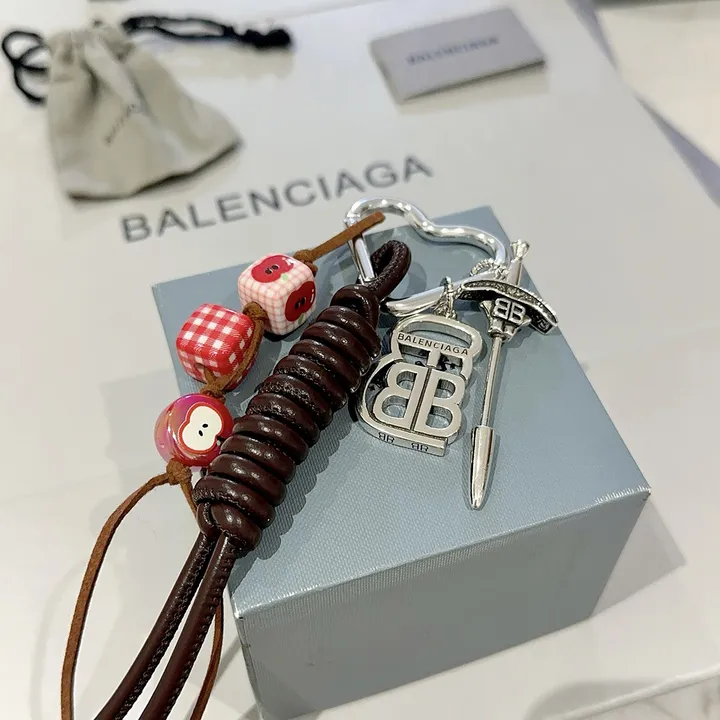 スーパーコピー バレンシアガ キーホルダー
