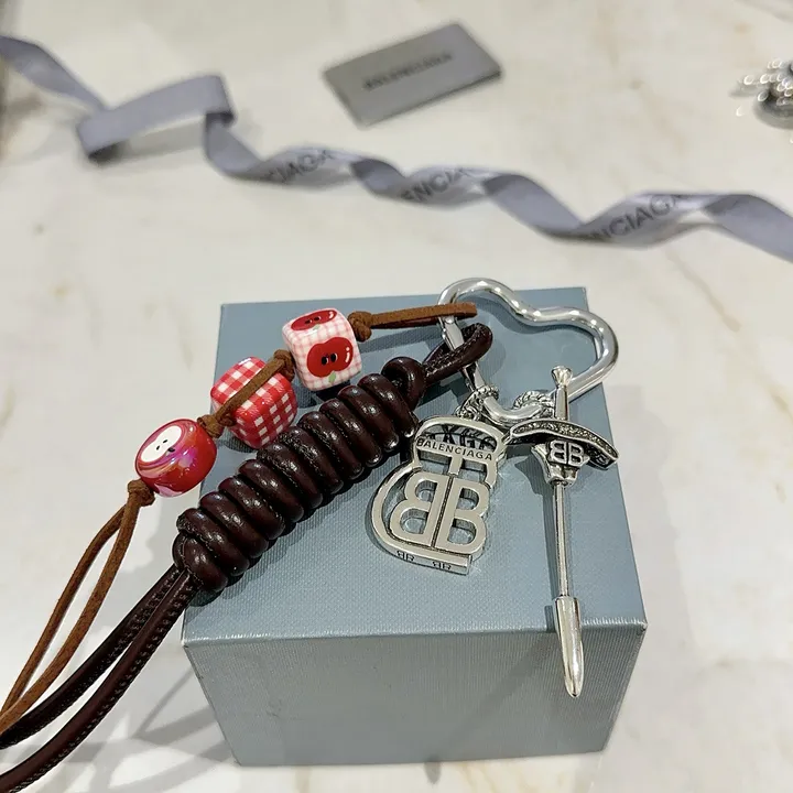 スーパーコピー バレンシアガ キーホルダー