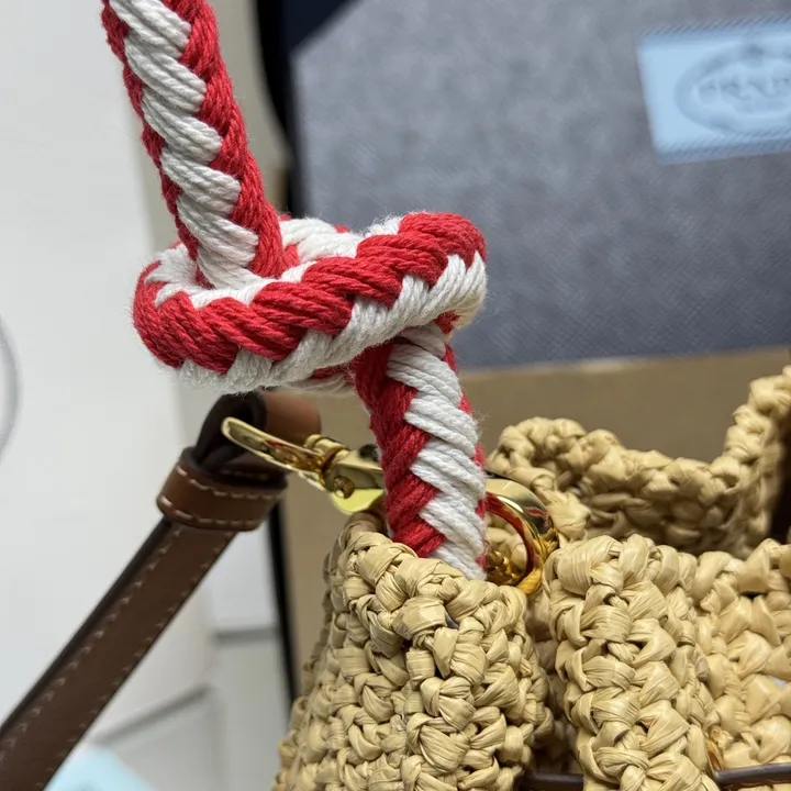 スーパーコピー プラダ キーホルダー