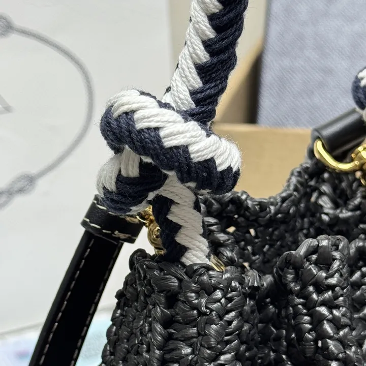 スーパーコピー プラダ キーホルダー