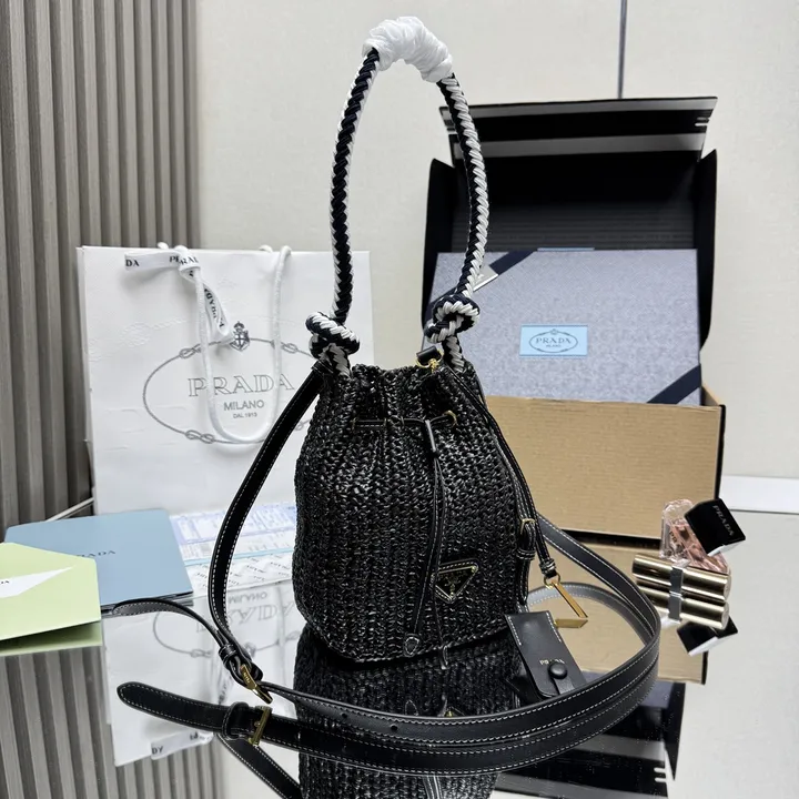 スーパーコピー プラダ キーホルダー