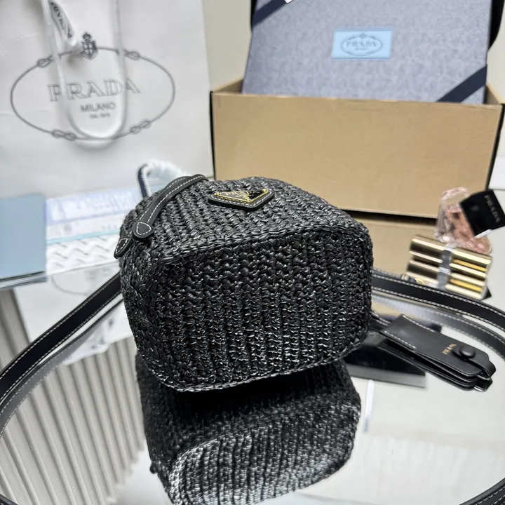 スーパーコピー プラダ キーホルダー