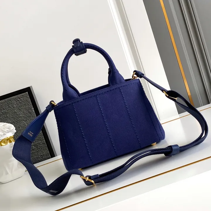 スーパーコピー プラダ キーホルダー