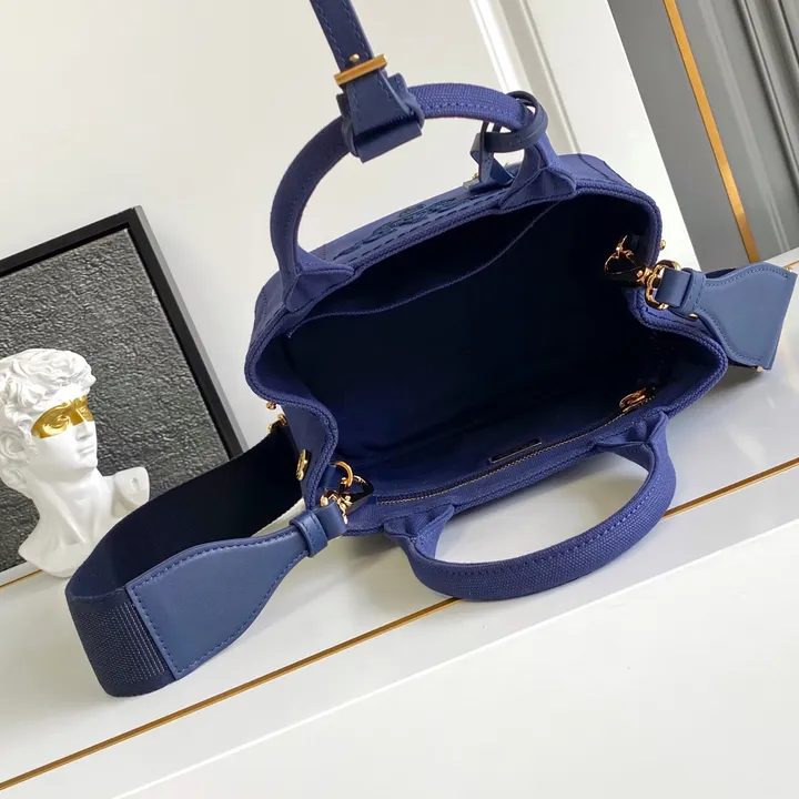 スーパーコピー プラダ キーホルダー