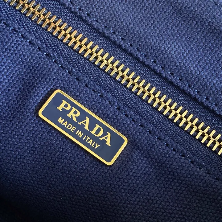 スーパーコピー プラダ キーホルダー