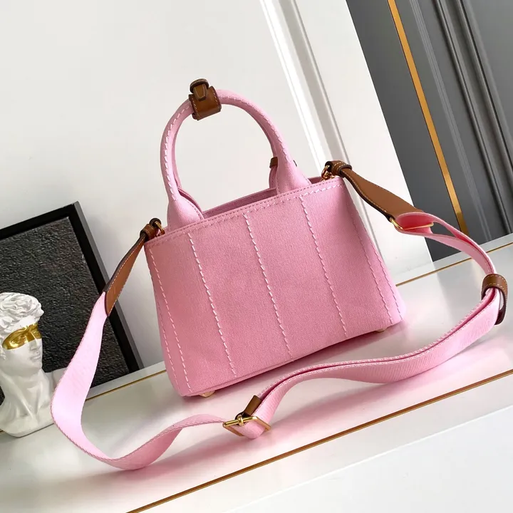 スーパーコピー プラダ キーホルダー